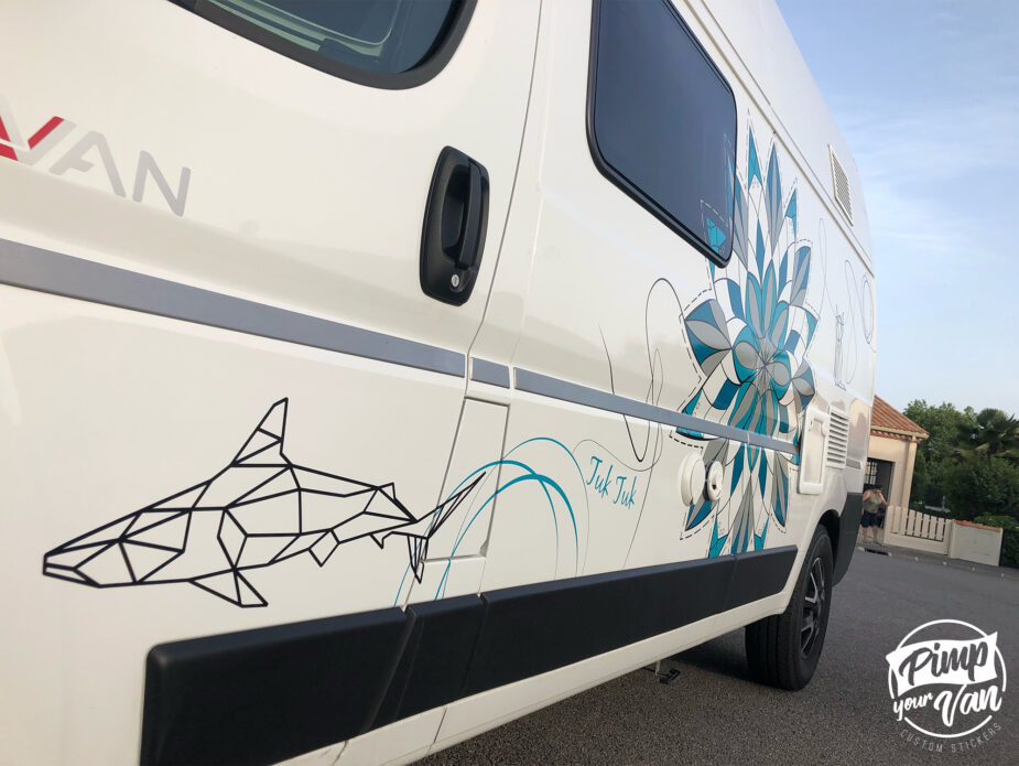 6-ducato-familyvan-conducteur-decorationsurmesure-van-sticker-pimpyourvan
