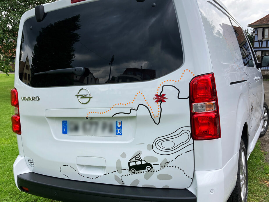 3-vivaro-vanquish-arriere-covering-decorationsurmesure-van-sticker-pimpyourvan
