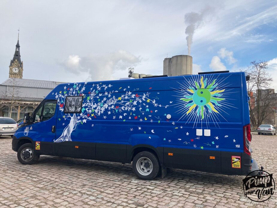 2-iveco-conducteur-stickervan-stickercampingcar-pimpyourvan