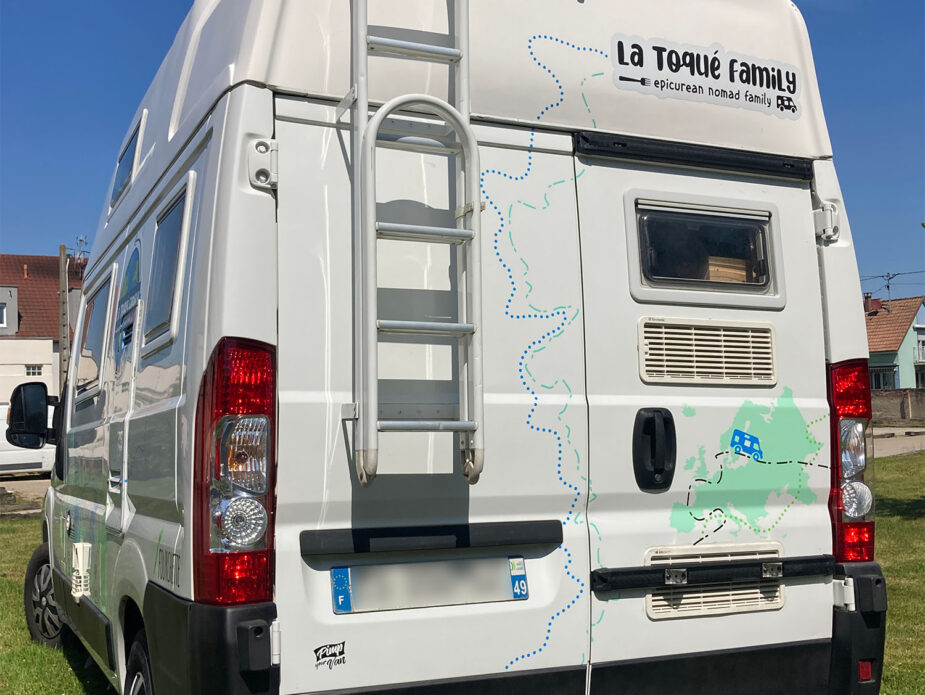 6-stickersurmesure-arriere-stickervan-stickercampingcar-pimpyourvan